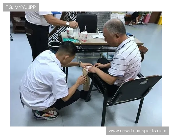 阿尔卡拉斯教练组全程陪同总决赛，研究快速场地战术